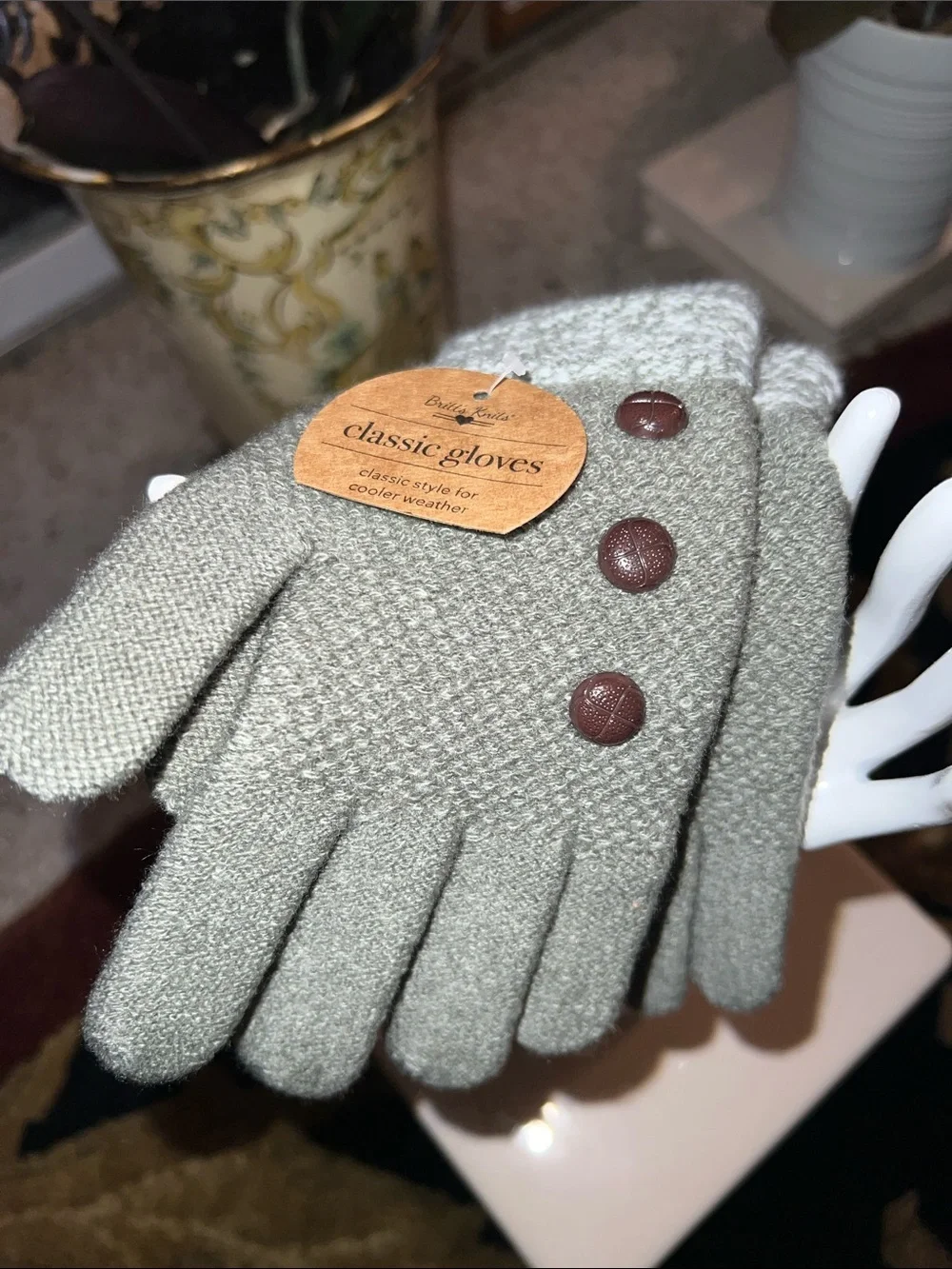 Britt’s Knits Women’s Charcoal Gray Knit Gloves NWT Classic Gloves OS